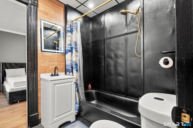 Building Photo - 23 N Beacon St