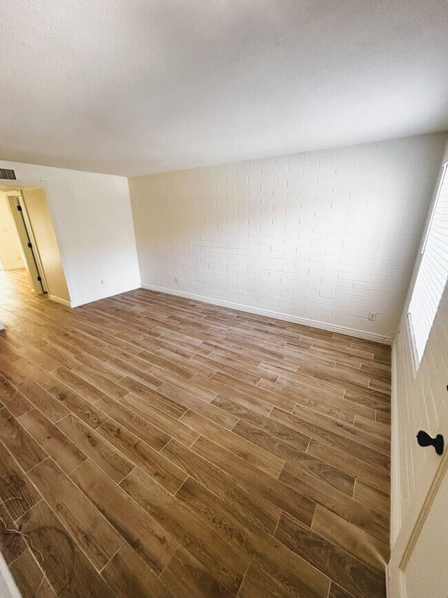Building Photo - Prime Scottsdale Location! 2 bed 1.5 bath with community pool