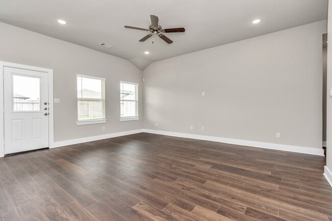 Building Photo - 10610 Crescent Peak Dr