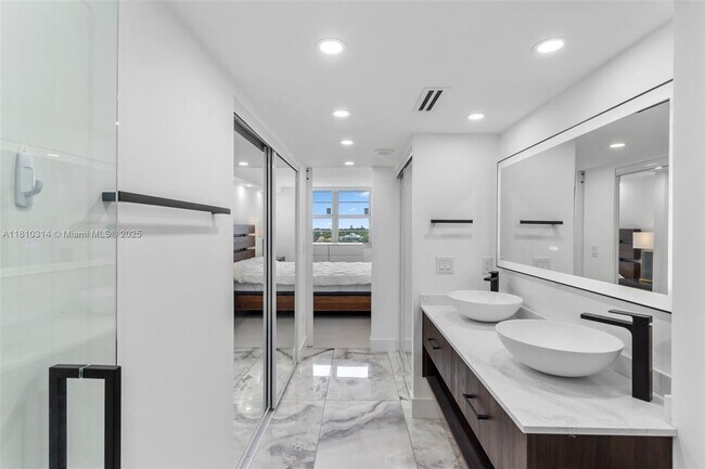 Building Photo - 5701 Collins Ave