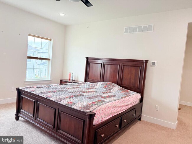 Building Photo - 161 Livingston Ln