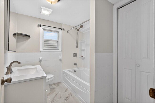 Building Photo - 104 McAdoo Ave