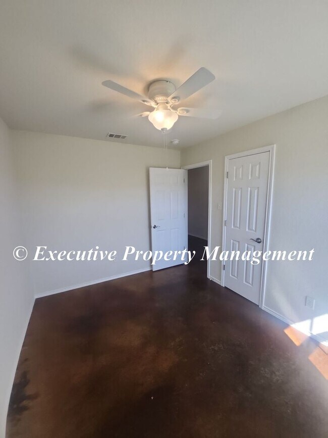 Building Photo - 2921 Starlight Dr