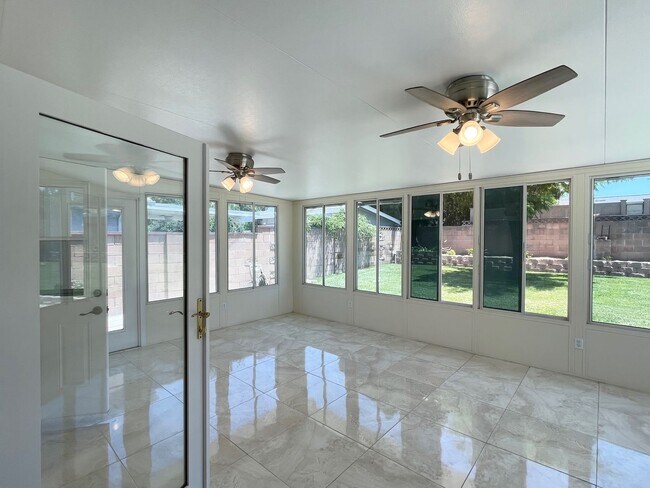 Building Photo - Stunning 4+2 West Hills Home Completely Redone!