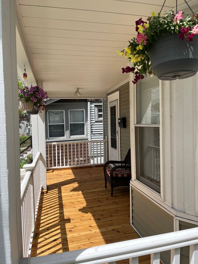 Building Photo - 25 Besch Ave