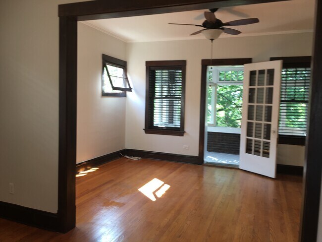 Building Photo - 4058 W Warwick Ave