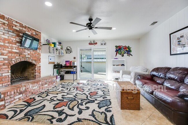 Building Photo - 1510 Loop Dr