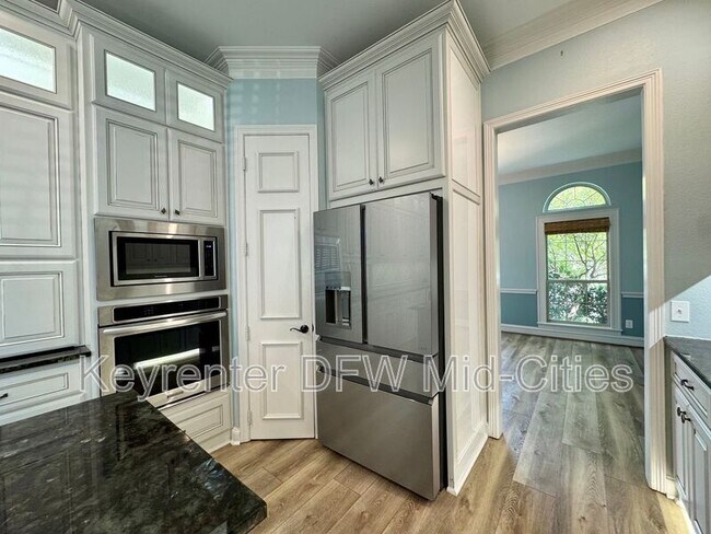 Building Photo - 2417 Creekside Cir S