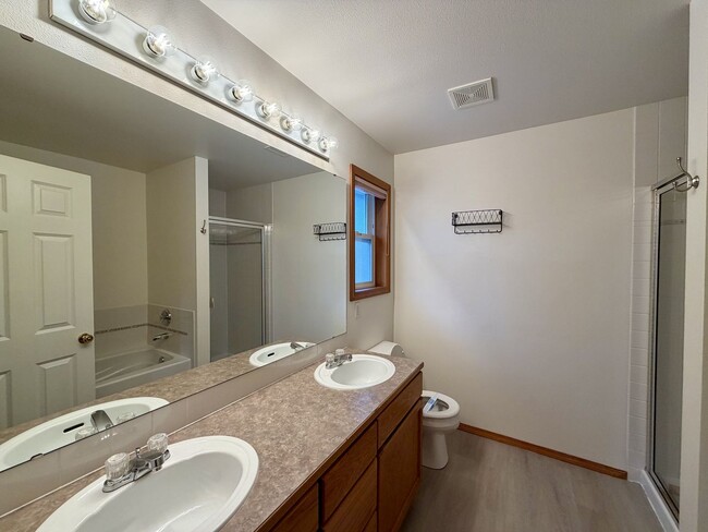 Building Photo - Cozy and Charming 3 Bedroom in Lynnwood!