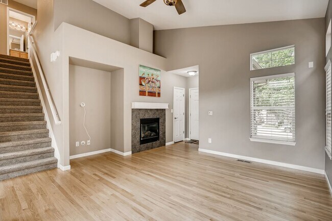 Building Photo - Gorgeous light and bright home in desirable Hearth neighborhood