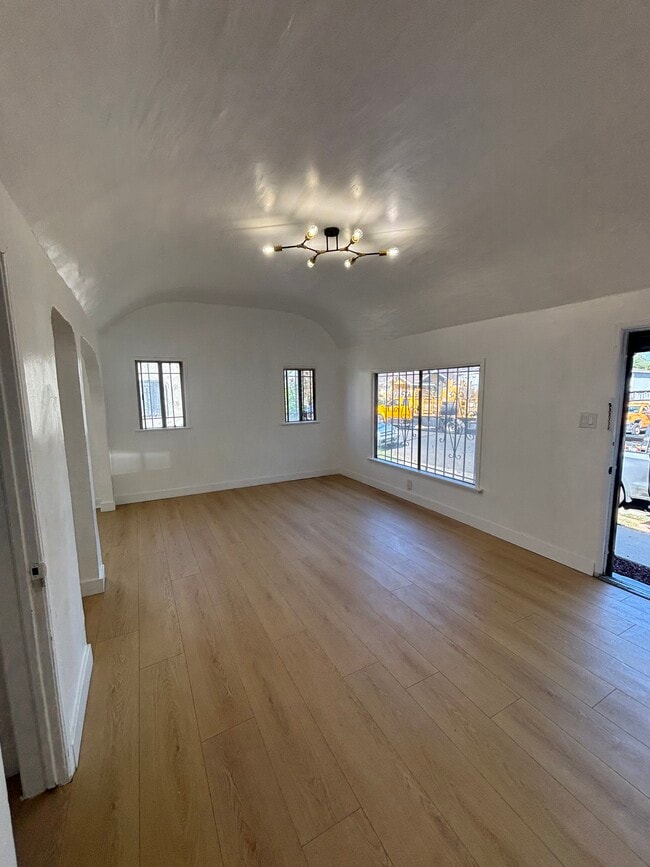 Building Photo - 200 Rosemont Ave