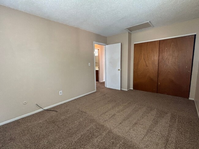 Building Photo - 405 Bonfoy Ave