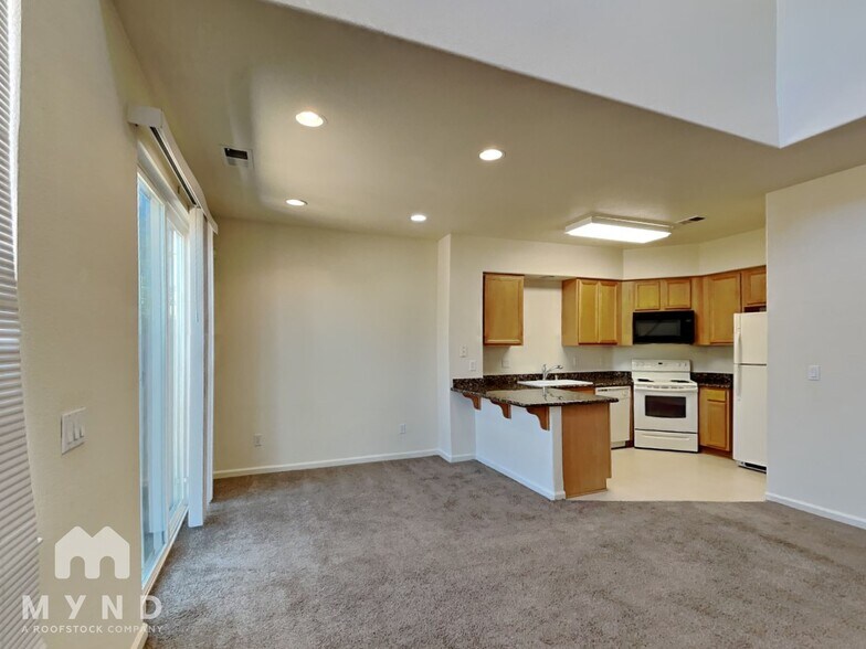 Building Photo - 9175 Brown Eagle Ct