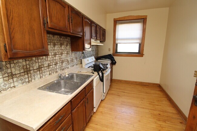 Building Photo - 1728 W Juneway Terrace