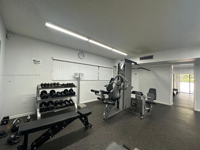 Building Photo - 471 Ives Dairy Rd