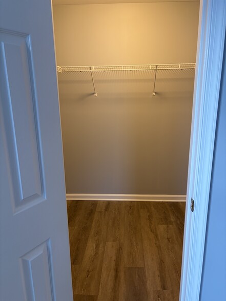 Building Photo - 2010 Starlight Ln