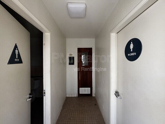 Building Photo - 3509 W Greentree Cir