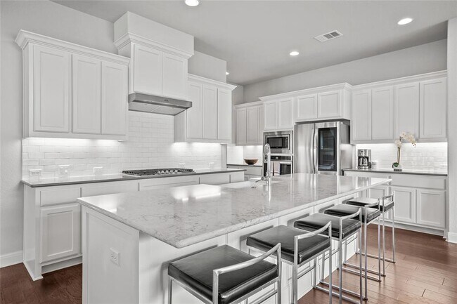 Building Photo - 109 Scout St