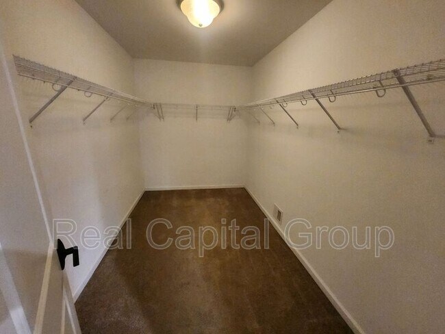Building Photo - 40 Haywood Ln