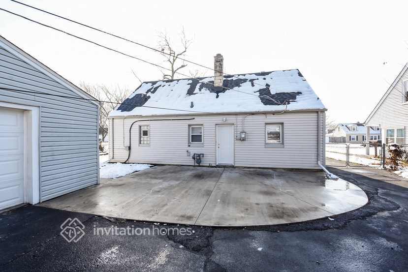 Building Photo - 4100 W 99th Pl