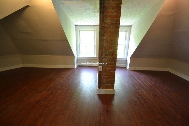 Building Photo - 529 Hawthorne Ave