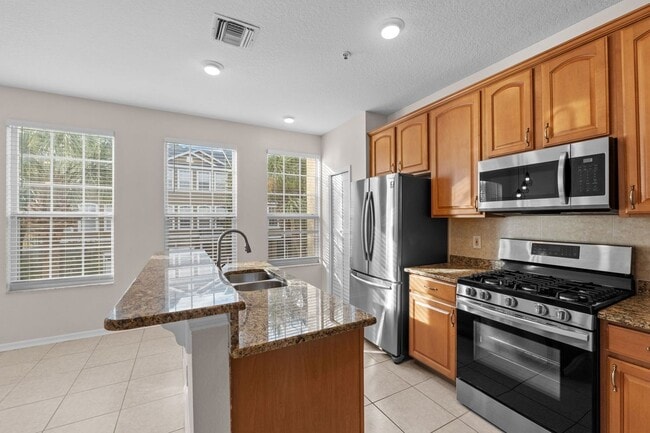 Building Photo - 3008 Bayshore Pointe Dr