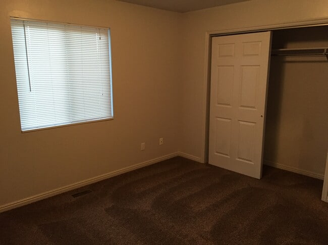 Building Photo - 156 W 1190 N