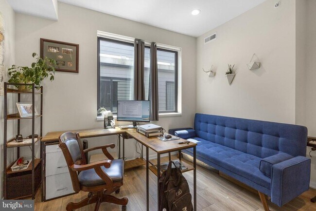 Building Photo - 381 Martin St