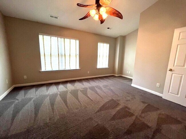 Building Photo - ~~ 4-Bedroom Beauty in Mebane ~~