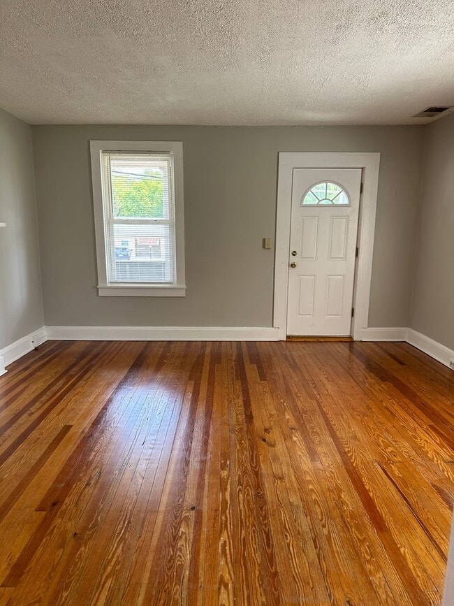 Building Photo - Adorable 3 Bedroom Duplex for $1,800./month