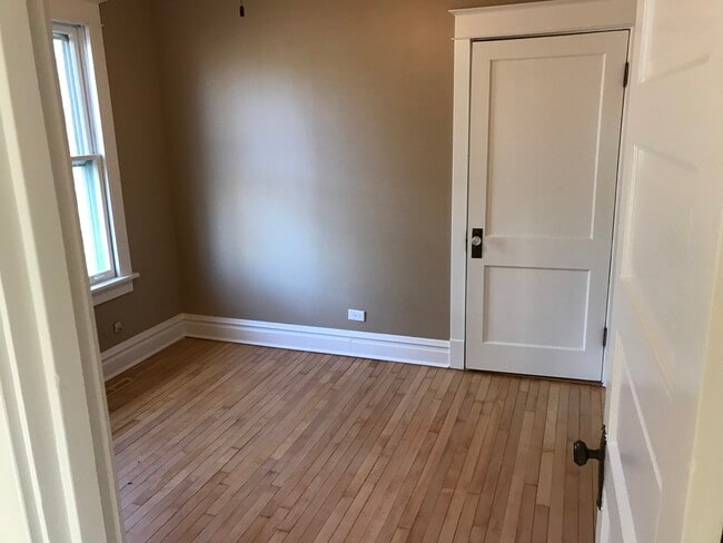 Building Photo - 116 N Adams St