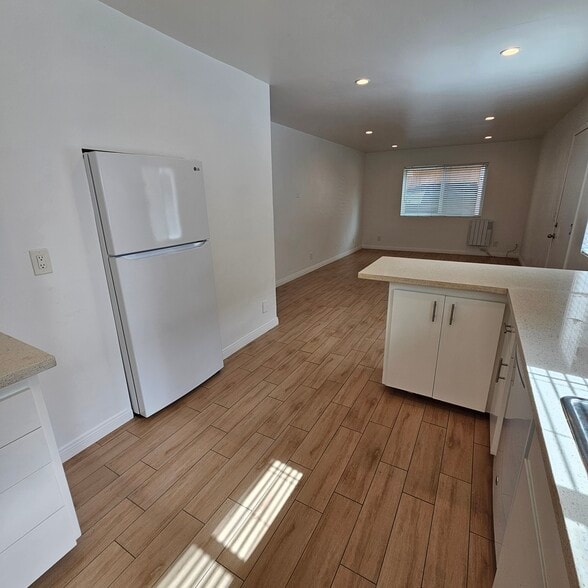 Building Photo - 1845 N Vulcan Ave