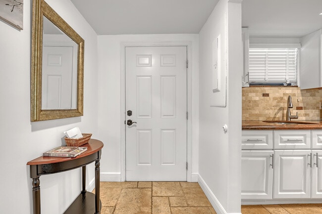 Building Photo - 11863 Wimbledon Cir
