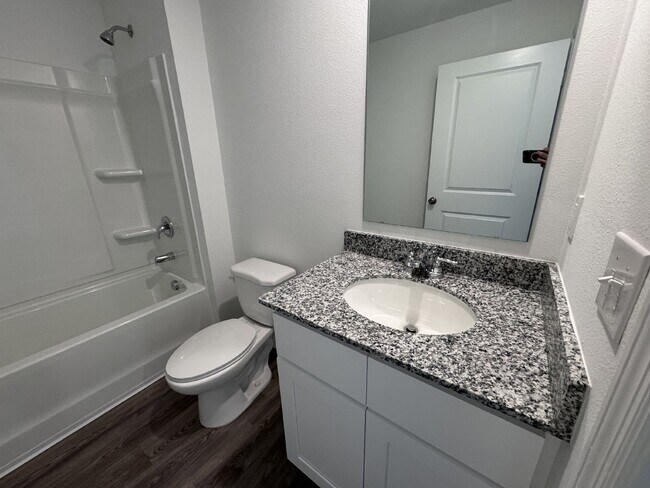 Building Photo - "Charming 4-Bedroom Home in Spring Hill, F...