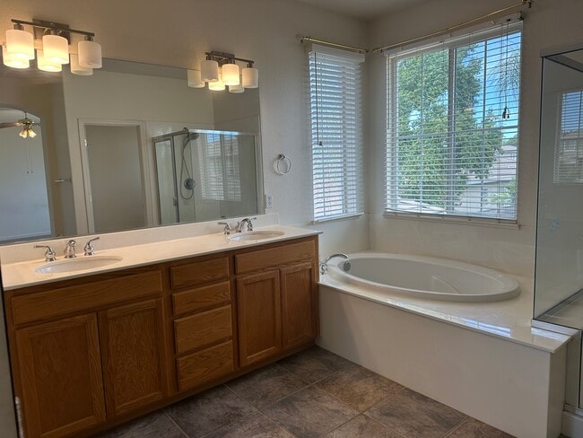 Building Photo - 1083 Somersby Way