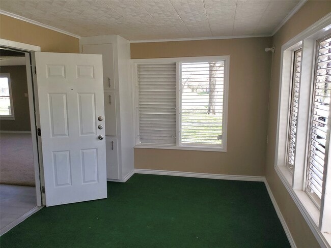 Building Photo - 223 S Willow St