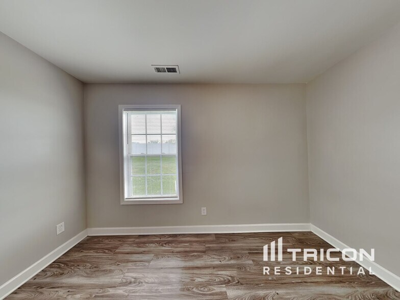 Building Photo - 112 Maple Crest Dr