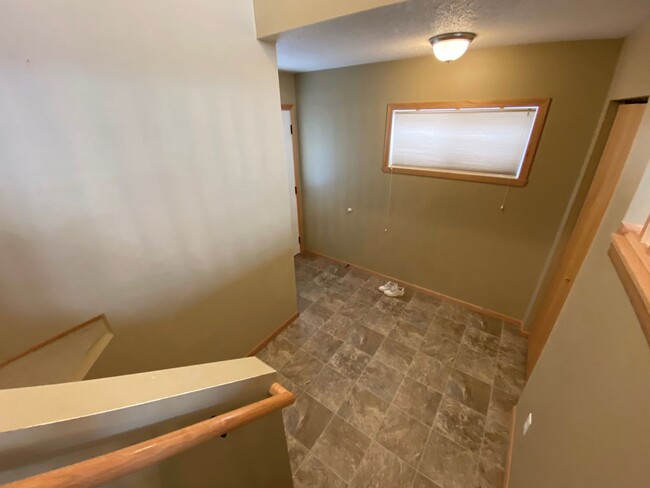 Building Photo - 3 Bed 2 Bath Twin-Home