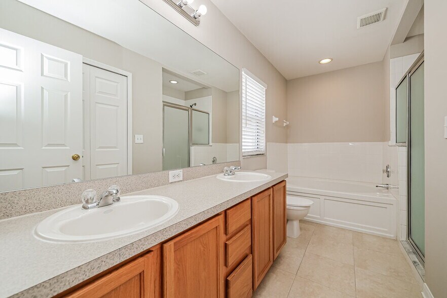 Building Photo - 11025 Whittney Chase Dr