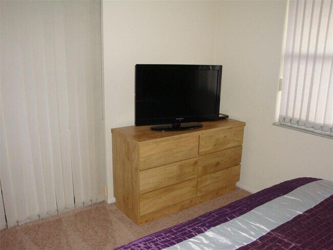Building Photo - 312 Woodlake Wynde