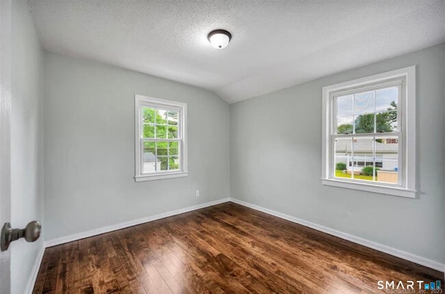 Building Photo - 607 Hartford Rd