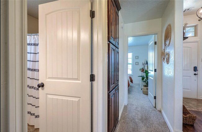 Building Photo - Prime Location! 3 bed/ 2 bath! Coming Soon!