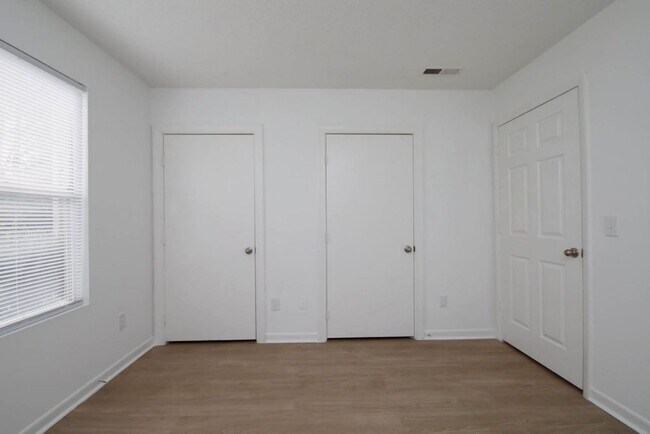Building Photo - Two Bedroom Apartment