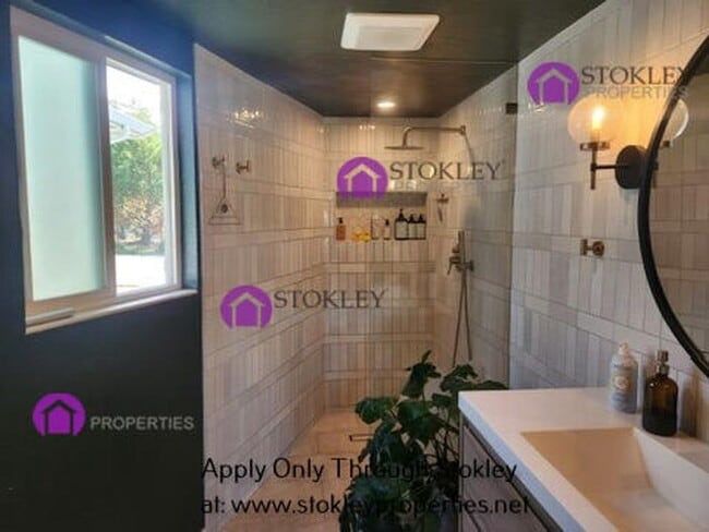 Building Photo - 4311 Fairway Dr