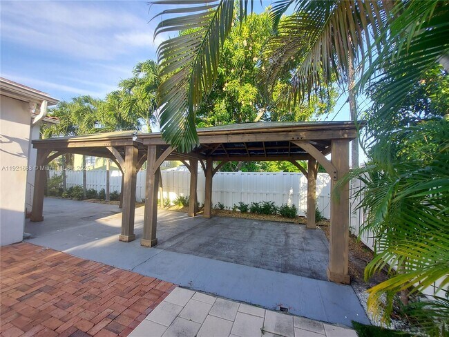 Building Photo - 8105 SW 17th Terrace