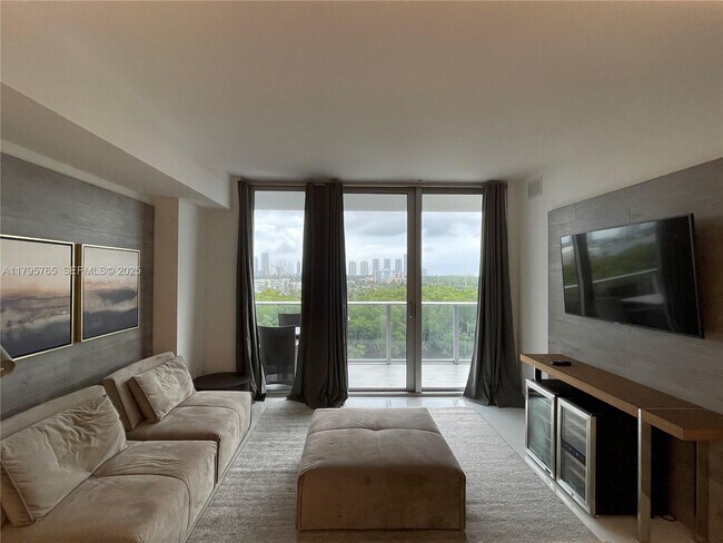 Building Photo - 16385 Biscayne Blvd