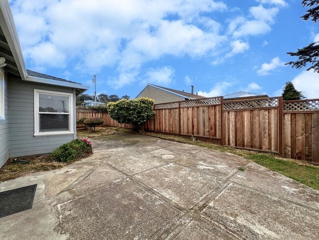 Building Photo - MUST SEE - Updated Single Family Rancher -...