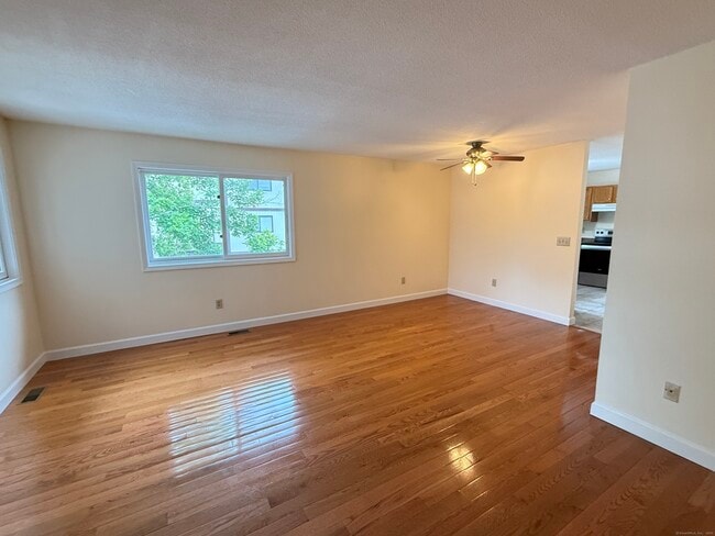 Building Photo - 27 Crows Nest Ln