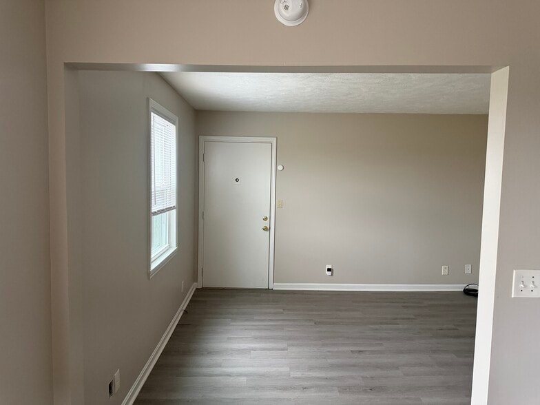 Front Room - 1515 Steadmantown Ln