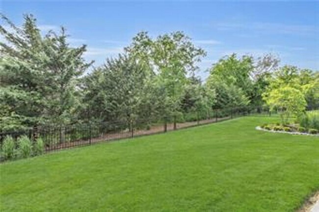 Building Photo - {5842} Luxury Rental in Forrest Ridge Esta...